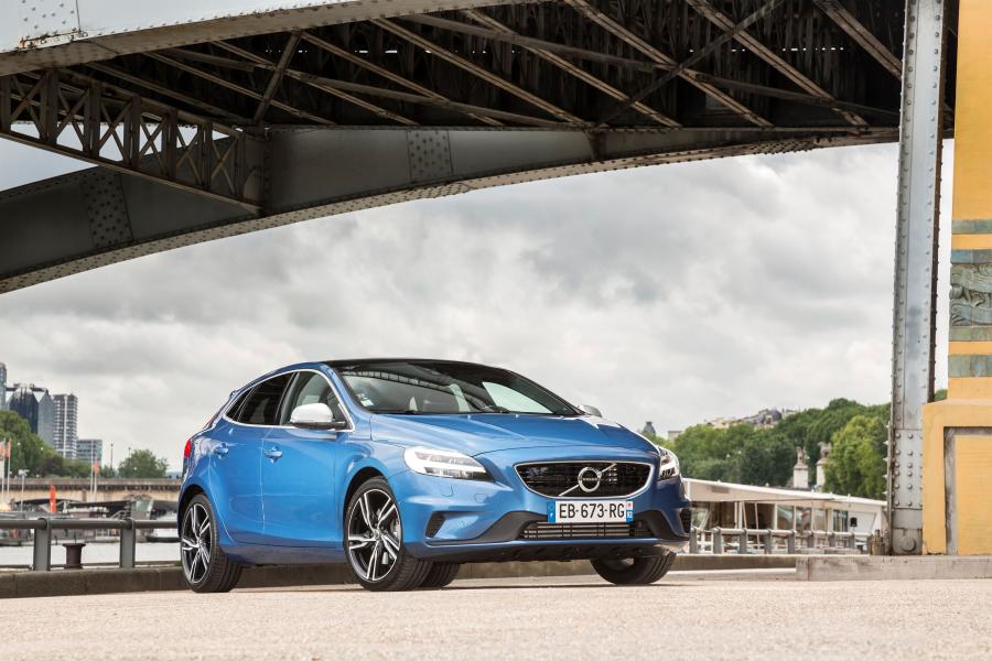 Volvo V40 D4 R-Design 2016 года  (фото 11 из 30)